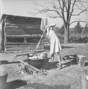 Ruth N_ cooking lard in yard - Thanksgiving day